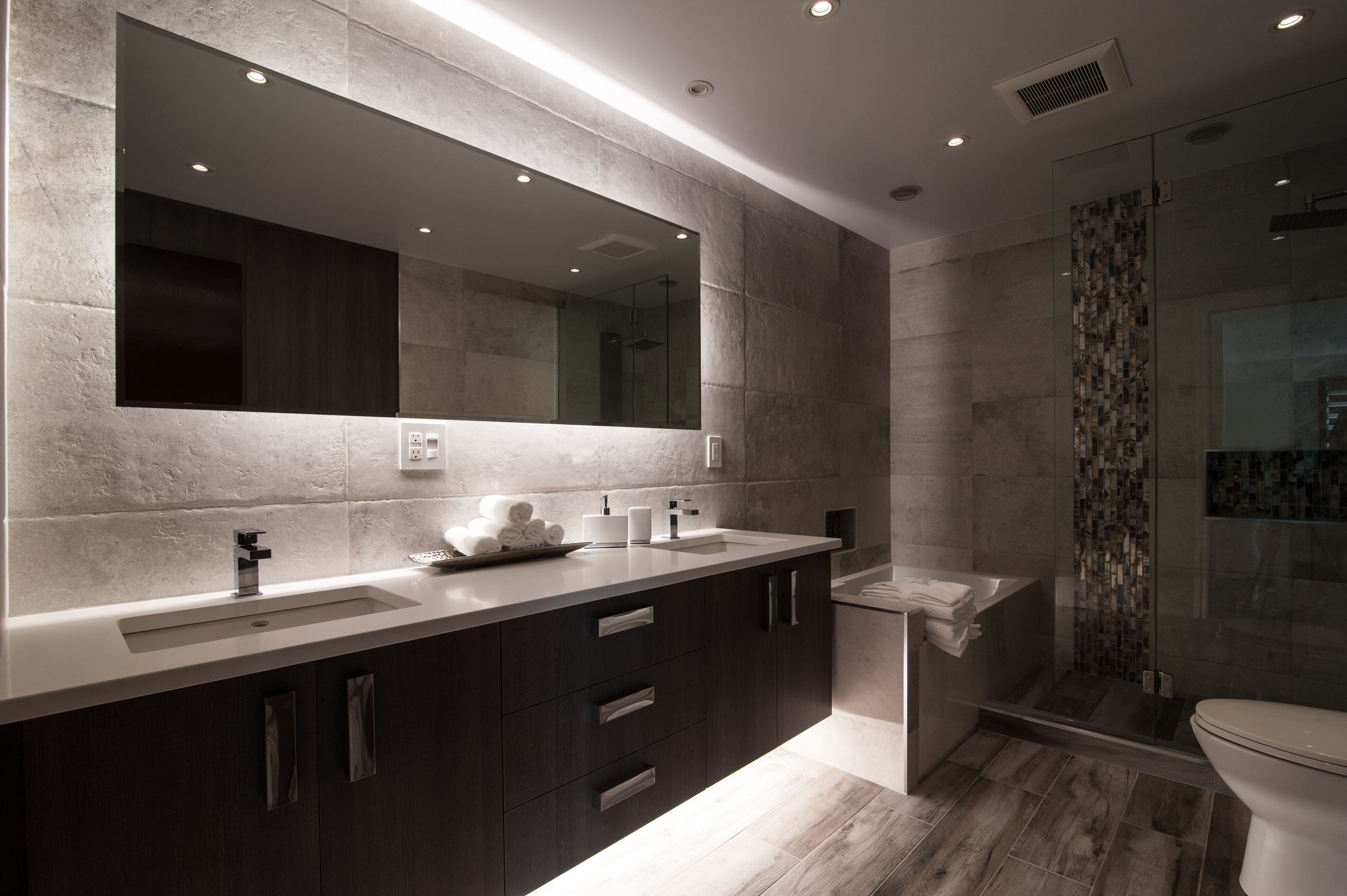 Enhance Your Bathroom with a Lighted Mirror: The Perfect Combination of Style and Function